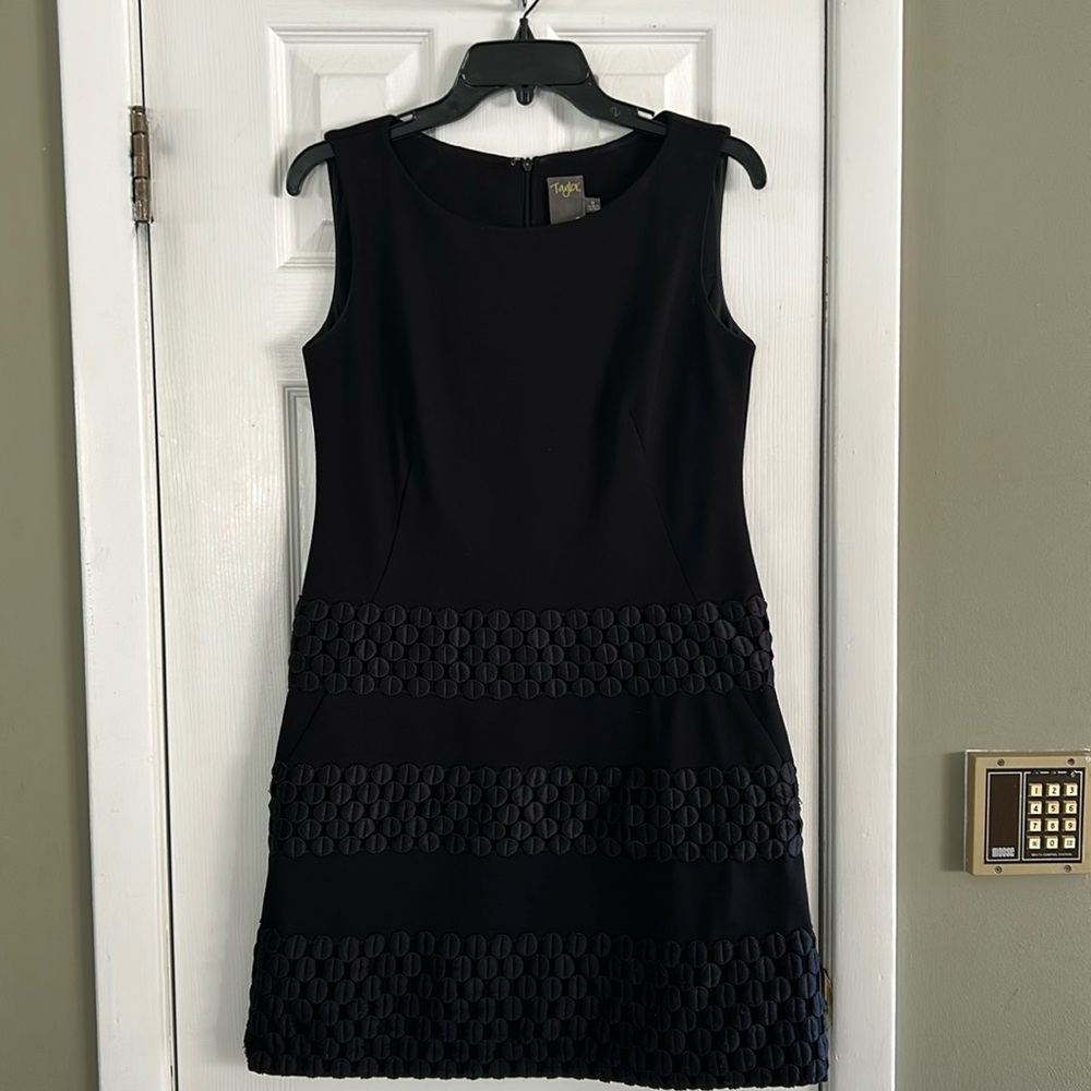 TAYLOR WOMENS DRESS SIZE 6 - Picture 1 of 8